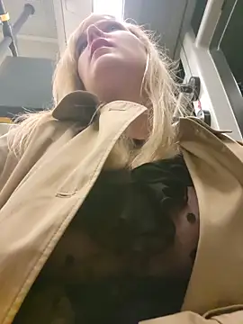 Sexybiene969 online show from November 1, 2025, 4:09 pm