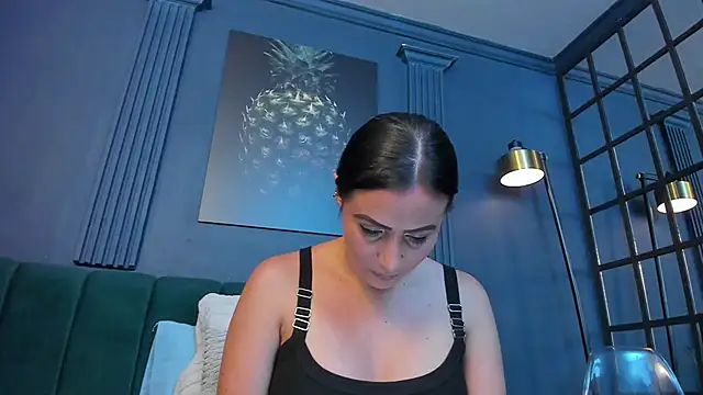 scarlet edwars online show from March 20, 2026, 7:08 pm