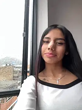 Laura-Khalifa online show from February 13, 2025, 9:06 pm