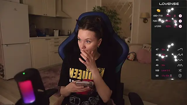 alexa feels  online show from October 4, 2025, 6:17 pm