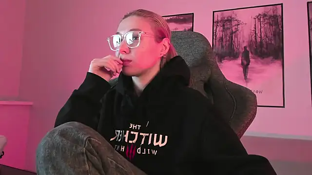 Snapshot of PhilippaAdamas chatting on March 1, 2025, 5:42 am PhilippaAdamas online show from March 1, 2025, 5:42 am