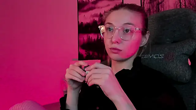 Snapshot of PhilippaAdamas chatting on March 7, 2025, 5:40 am PhilippaAdamas online show from March 7, 2025, 5:40 am