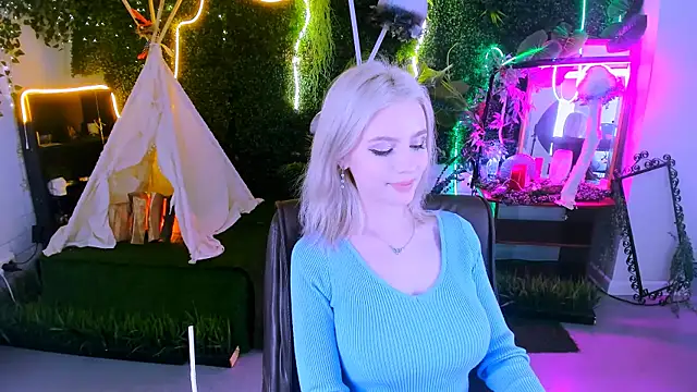 LeonaStane online show from February 13, 2025, 8:13 pm