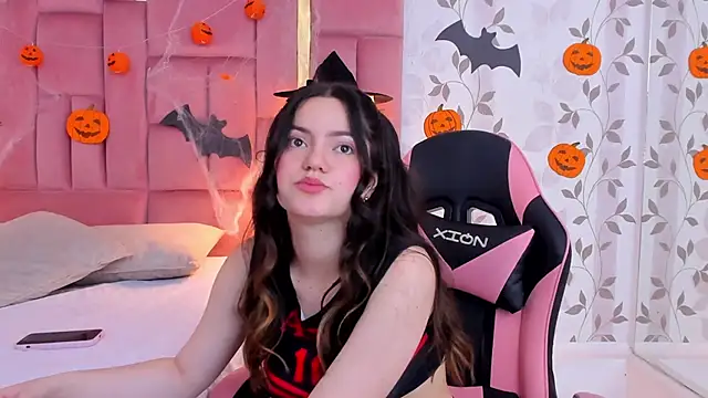 ArianaFranco online show from October 27, 2025, 1:15 pm