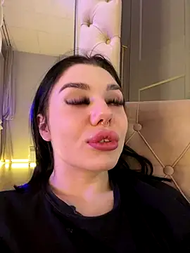 MaeveMoon online show from November 13, 2025, 6:18 pm