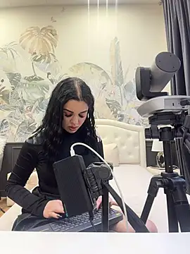 MaeveMoon online show from June 6, 2026, 8:57 pm
