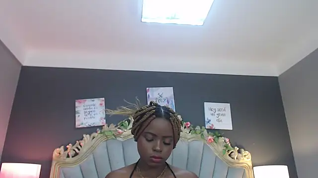 LindaBird online show from February 21, 2025, 7:32 pm