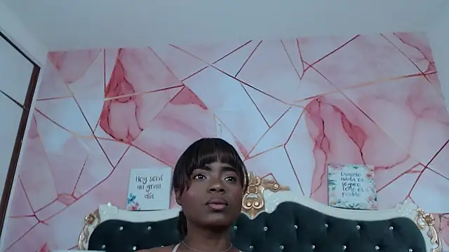 LindaBird online show from November 2, 2025, 1:24 pm