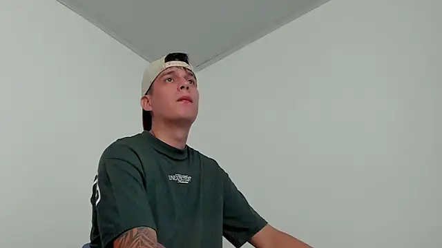 Snapshot of hugosan12 chatting on February 15, 2025, 3:06 pm hugosan12 online show from February 15, 2025, 3:06 pm