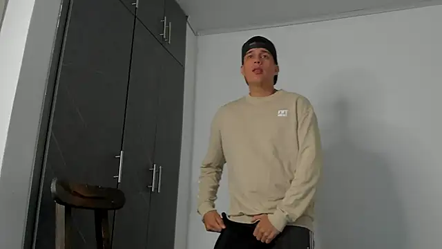 Snapshot of hugosan12 chatting on March 6, 2025, 10:26 pm hugosan12 online show from March 6, 2025, 10:26 pm