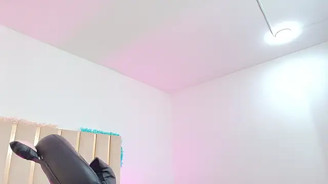 Snapshot of Gaby_tay1 chatting on March 11, 2025, 3:05 am Gaby tay1 online show from March 11, 2025, 3:05 am