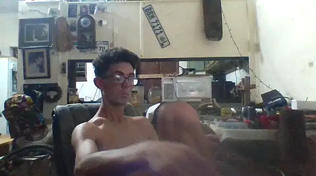 Snapshot of Invisibledickman chatting on March 4, 2025, 7:01 pm Invisibledickman online show from March 4, 2025, 7:01 pm
