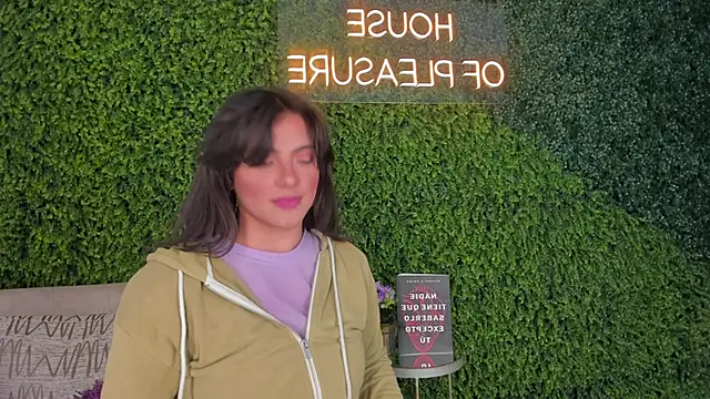 Snapshot of emmiily_z chatting on February 11, 2025, 8:10 pm emmiily z online show from February 11, 2025, 8:10 pm