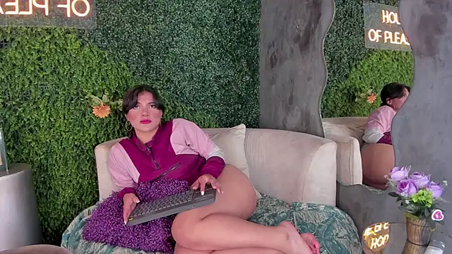 Snapshot of emmiily_z chatting on February 17, 2025, 7:42 pm emmiily z online show from February 17, 2025, 7:42 pm