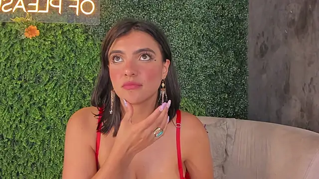 Snapshot of emmiily_z chatting on February 26, 2025, 8:00 pm emmiily z online show from February 26, 2025, 8:00 pm