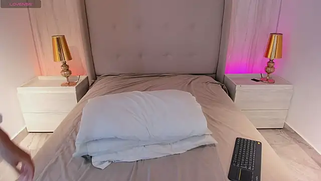 Snapshot of emmiily_z chatting on March 15, 2026, 8:26 pm emmiily z online show from March 15, 2026, 8:26 pm