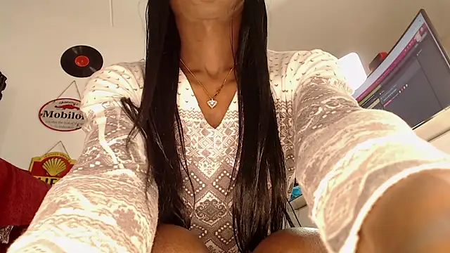 anuvyz miller  online show from March 12, 2026, 1:17 pm