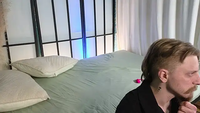 Snapshot of Saint_Vicious chatting on March 22, 2025, 8:26 pm Saint Vicious online show from March 22, 2025, 8:26 pm