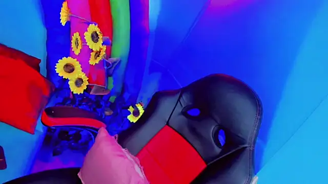 emelly horny  online show from September 13, 2025, 7:13 pm