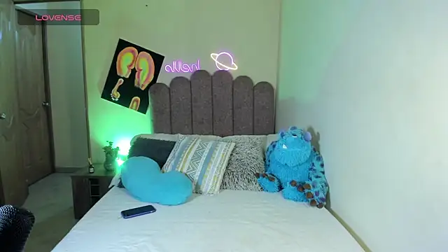 Maryybellax online show from March 8, 2025, 2:01 am