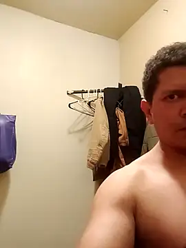 machoactivo1 online show from February 8, 2025, 1:33 pm