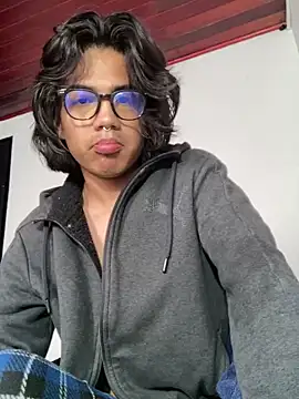 Snapshot of shadowsofgarden chatting on February 19, 2025, 1:39 pm shadowsofgarden online show from February 19, 2025, 1:39 pm