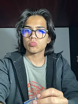 Snapshot of shadowsofgarden chatting on February 22, 2025, 5:23 am shadowsofgarden online show from February 22, 2025, 5:23 am