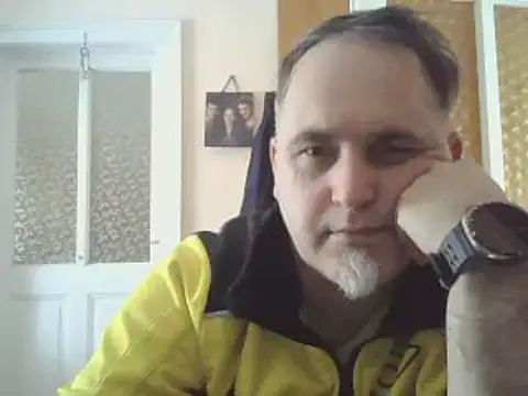 Snapshot of Szolga10 chatting on February 25, 2025, 1:06 pm Szolga10 online show from February 25, 2025, 1:06 pm