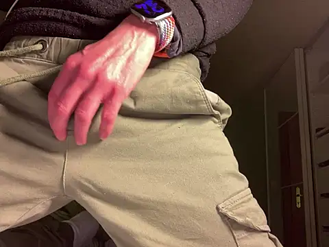macBitch online show from May 13, 2026, 11:33 pm