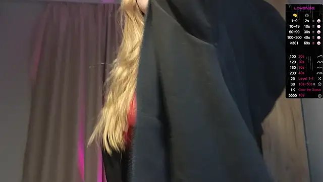 Sakura Moore online show from December 15, 2025, 1:26 pm