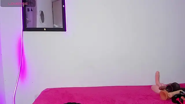 MELINAMARTINS online show from June 5, 2026, 9:42 pm