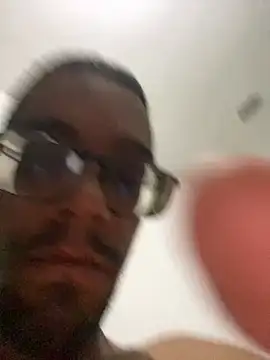 Snapshot of Diegodelicia chatting on April 19, 2026, 2:44 am Diegodelicia online show from April 19, 2026, 2:44 am