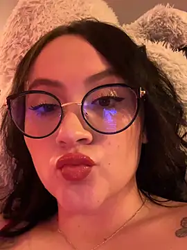 ValentinaOrtiz3 online show from March 18, 2026, 10:02 pm