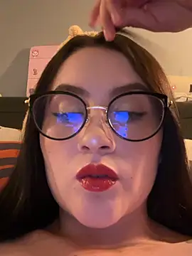 ValentinaOrtiz3 online show from June 1, 2026, 11:17 pm