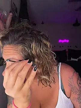 bossyroxy84 online show from November 8, 2025, 12:55 am