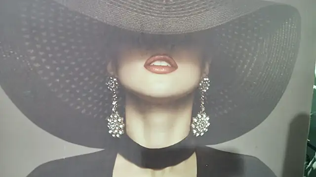 Chanel Noire online show from February 27, 2025, 9:04 pm