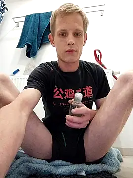 Snapshot of Kamilll94@xh chatting on June 5, 2026, 8:03 pm Kamilll94xh online show from June 5, 2026, 8:03 pm