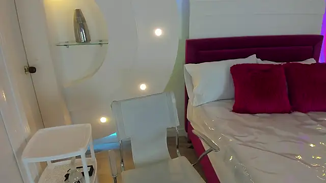 isolari  online show from February 10, 2025, 12:08 pm