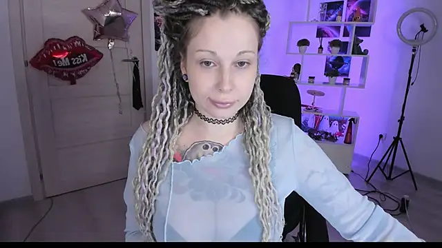 HoneySallyMoore online show from October 9, 2025, 5:44 pm