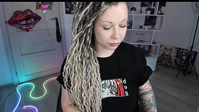 HoneySallyMoore online show from April 15, 2026, 8:20 pm