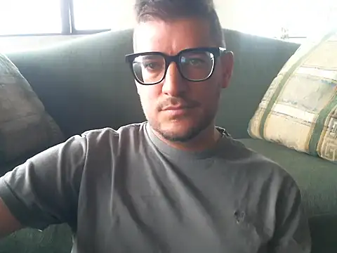 Snapshot of quitomanec chatting on October 19, 2025, 6:19 pm quitomanec online show from October 19, 2025, 6:19 pm