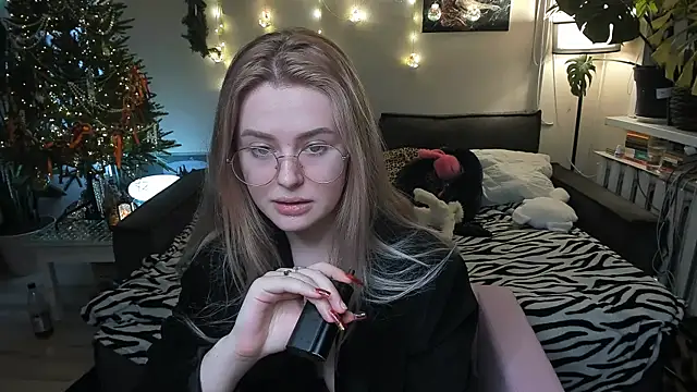 Alexa Pirs online show from January 10, 2026, 3:03 pm