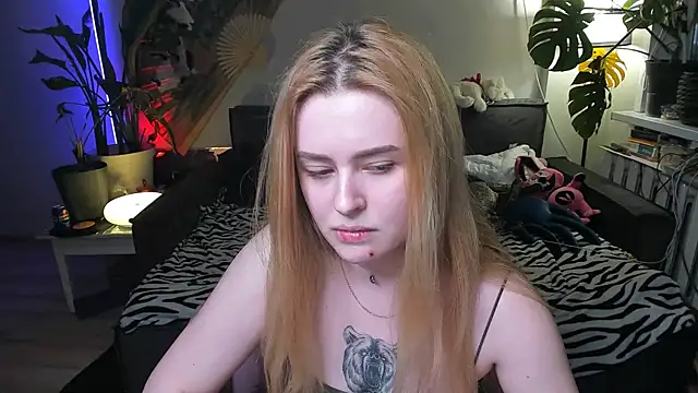 Alexa Pirs online show from April 11, 2026, 7:07 pm