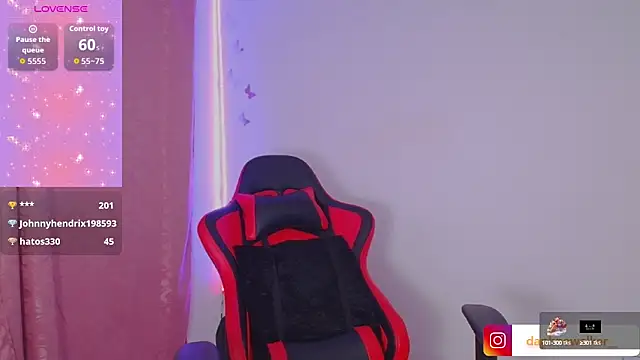 Daphnewalker   online show from September 15, 2025, 6:57 am