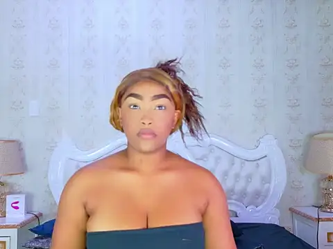 TianahGlow online show from September 18, 2025, 7:49 pm