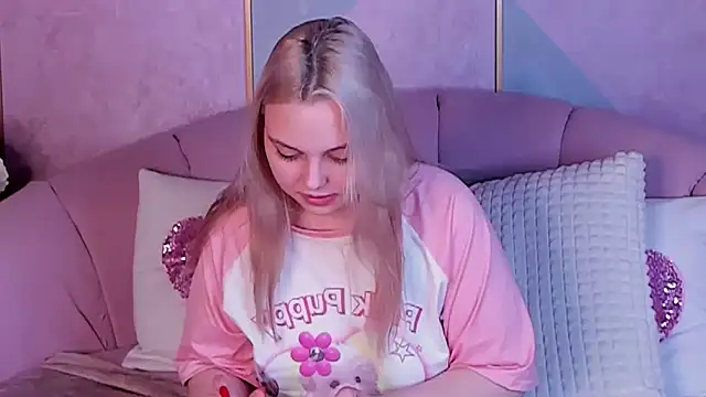 CLAIRE VOGT online show from February 26, 2025, 5:39 pm