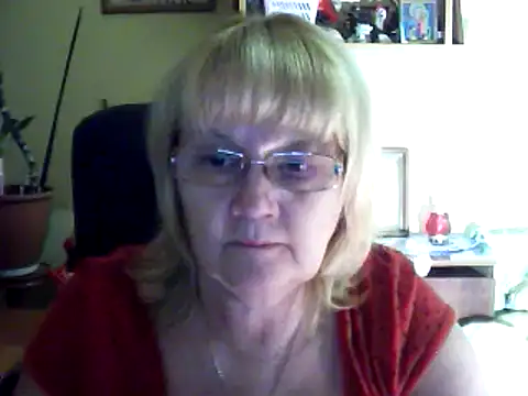 Snapshot of Violet5364 chatting on February 18, 2025, 3:54 pm Violet5364 online show from February 18, 2025, 3:54 pm