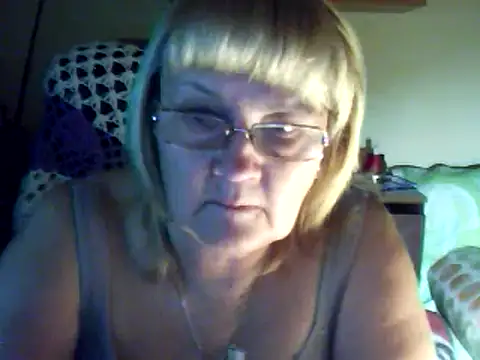 Snapshot of Violet5364 chatting on March 11, 2025, 8:31 pm Violet5364 online show from March 11, 2025, 8:31 pm