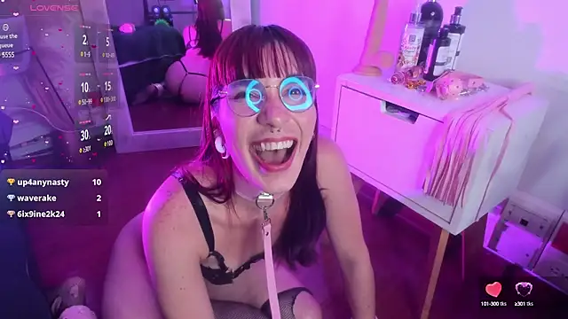 Snapshot of Assuka__ chatting on February 21, 2025, 9:22 pm Assuka online show from February 21, 2025, 9:22 pm