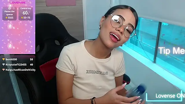 Snapshot of Sussan_love01 chatting on March 5, 2025, 8:21 pm Sussan love01 online show from March 5, 2025, 8:21 pm